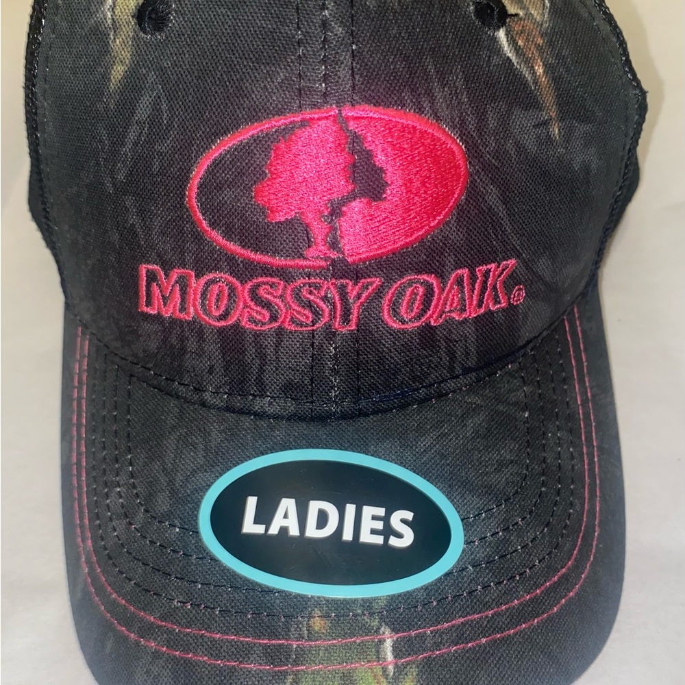 Mossy Oak Ladies' Black and Pink Hat